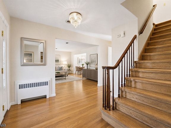 2nd image of 657 Lincoln Ave