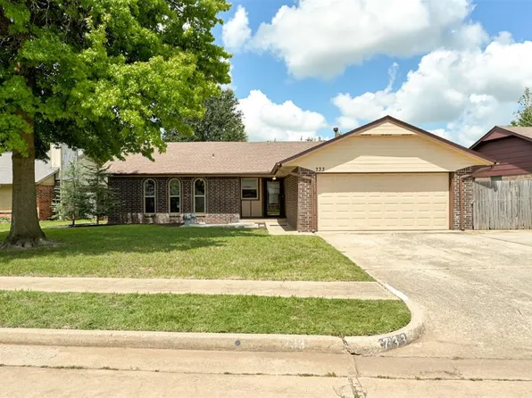 733 N Robinson Ave, Moore, OK 73170