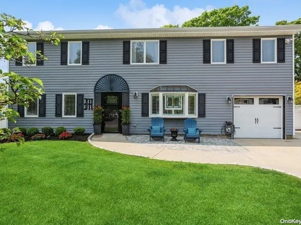 12 Mount Cook Avenue, Farmingville, NY 11738