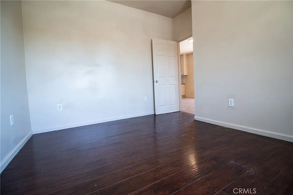 2 bed, 1000 sqft, $2,100 — Photo 4