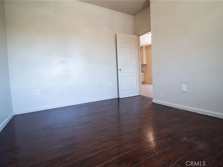 4529 S Vermont Ave — Photo 4