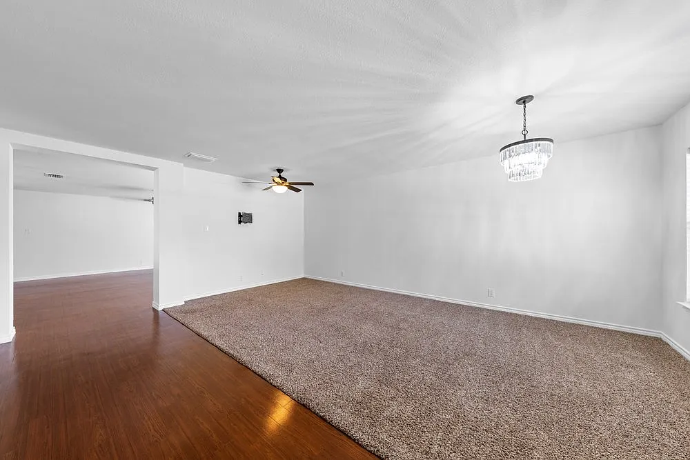 Inviting 3-Bed Home with Pool, Tennis, and Private Patio in San Antonio 9038 Roquefort — Photo 4