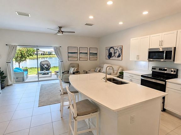3rd image of 5698 Archipelago St