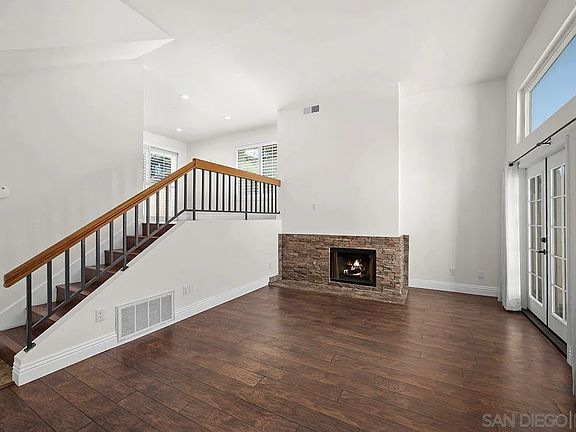 3rd image of 1465 Summit Dr