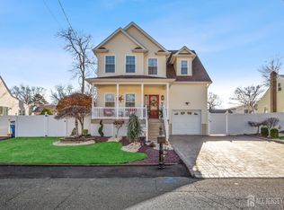 82 Tyndale Ave, Monroe Township, NJ 08831