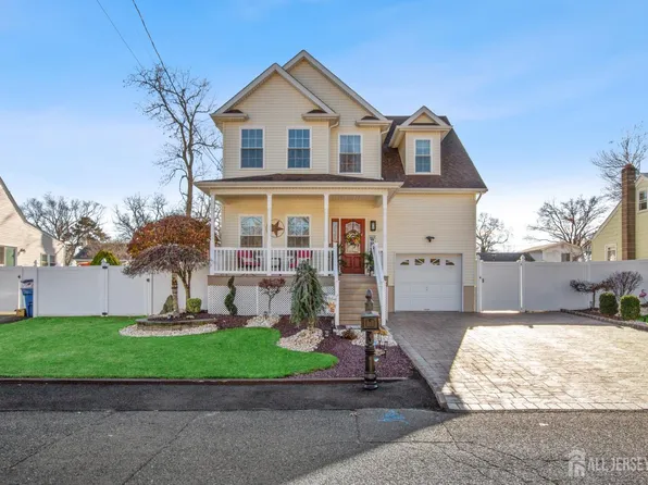 82 Tyndale Ave, Monroe Township, NJ 08831