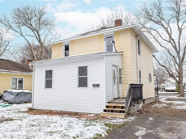 126 Myrtle St, Le Roy, NY 14482