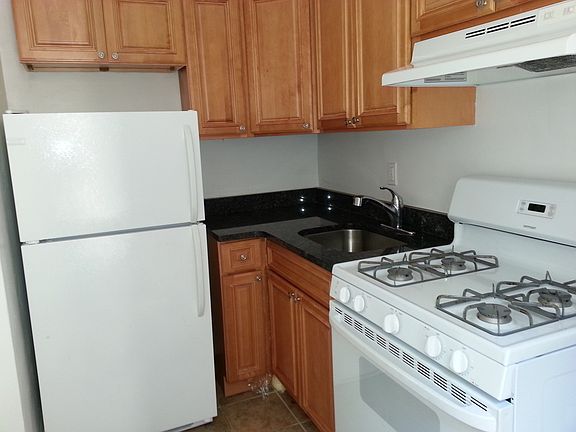 4th image of 32-30 93rd St APT A2