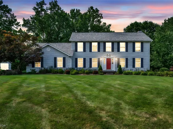 296 Babbling Brook Oval, Hinckley, OH 44233