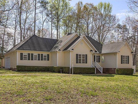 2nd image of 3419 Sherwood Bluff Way