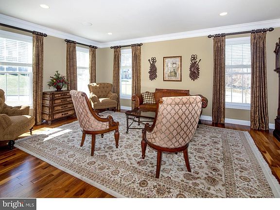4th image of 1501 Knobb Hill Ln
