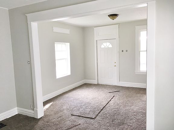4th image of 403 S Spring St
