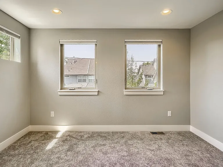 718 W 1st Ave — Photo 30