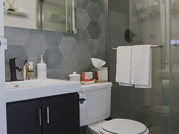 5th image of 298 Mulberry St APT 4A