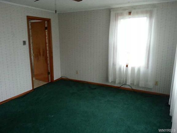 4th image of 162 Warren Ave