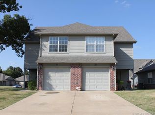 901 & 903 River Xing St, Catoosa, OK 74015