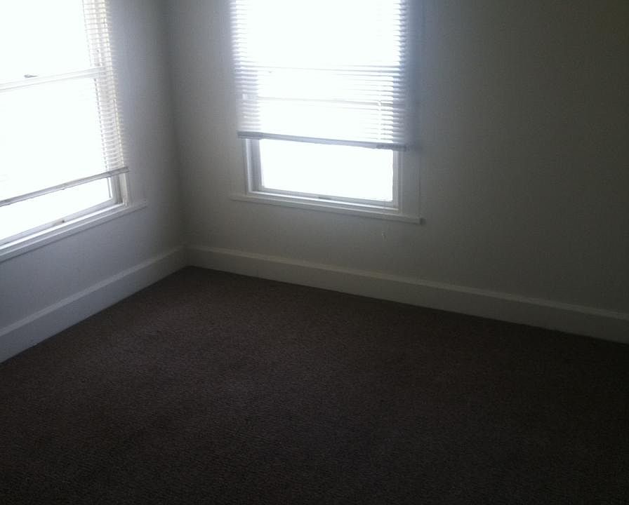 2nd image of 1230 SW Woodward Ave