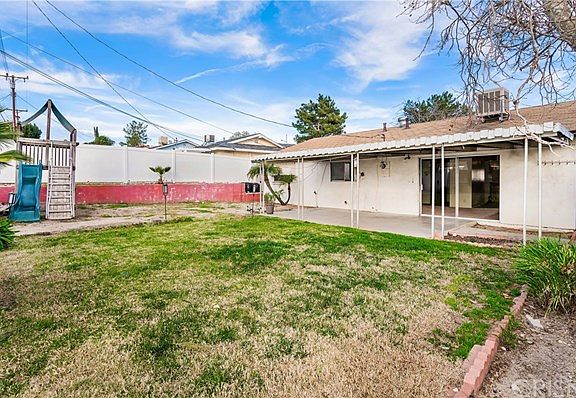 4th image of 28035 Aumond Ave