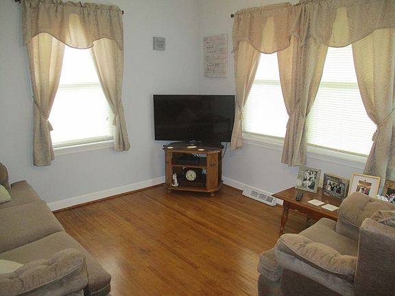 2nd image of 619 Henry St