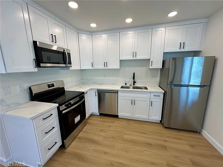 1944 W Valencia Dr — Photo 5