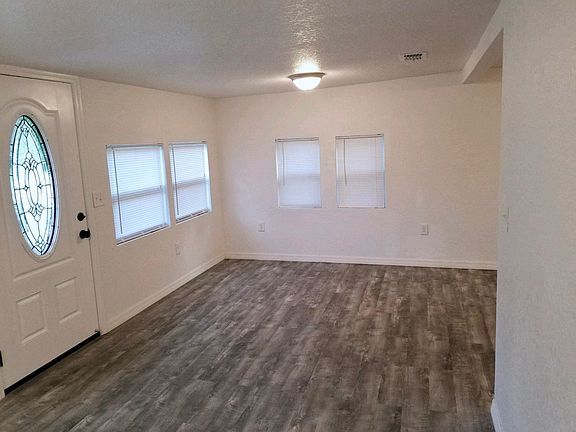 3rd image of 515 W Gulley Ave