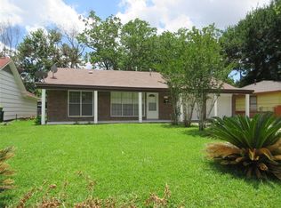 611 Harold Ln, Baytown, TX 77521