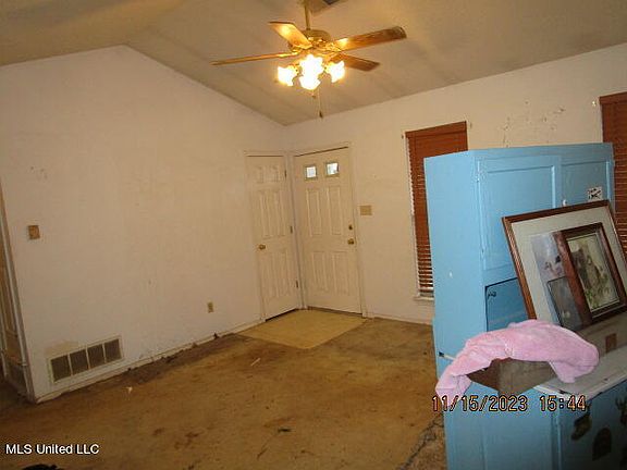 5th image of 114 Dogwood Dr