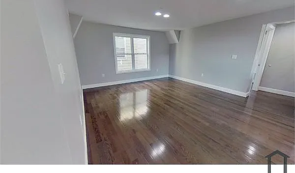 3 bed, 1000 sqft — Photo 3