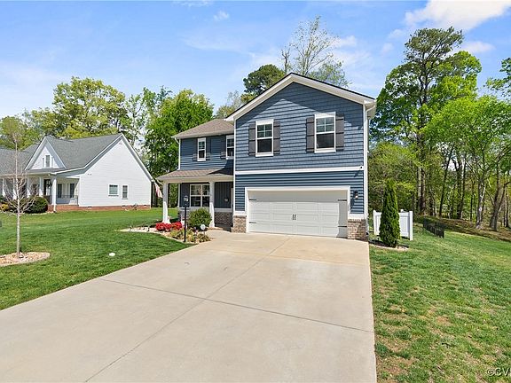2nd image of 890 Eagle Pl
