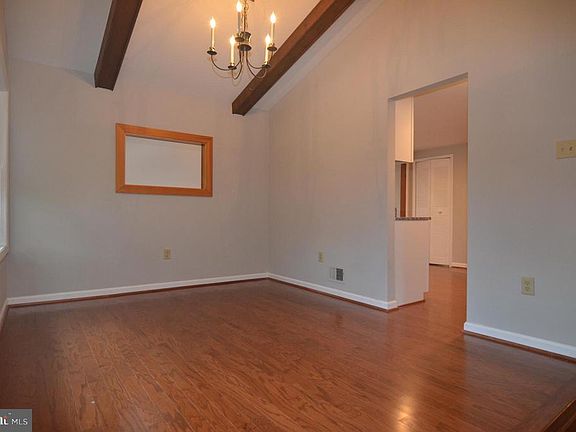 5th image of 8 Silo Mill Ct