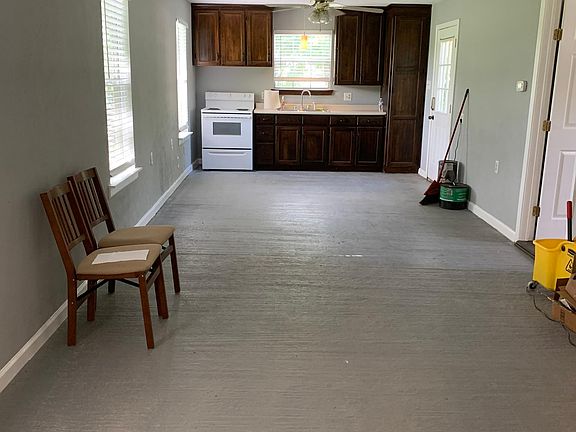3rd image of 225 Sweet St #2