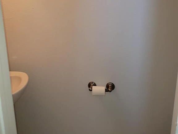 4th image of 7405 Langdon Ct