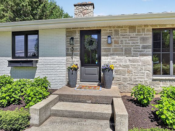 2nd image of 377 Canboro Rd