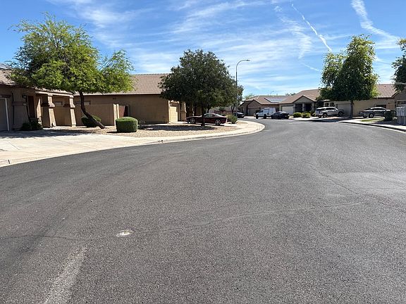 5th image of 118 N 108th Dr