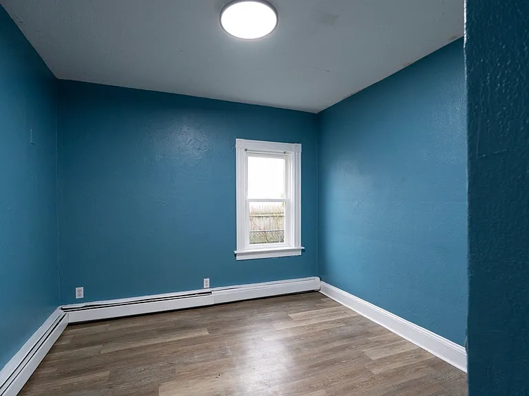 87 What Cheer Ave — Photo 3
