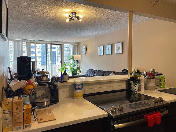 2nd image of 200 N Dearborn St Unit 1707