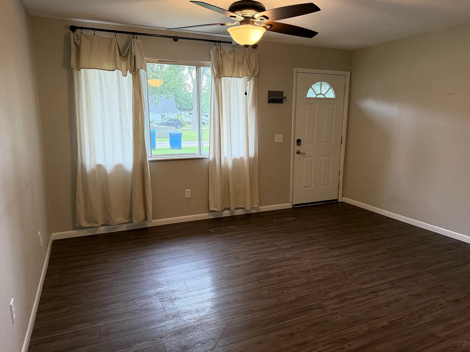 3 bed, 1156 sqft, $1,400 — Photo 2