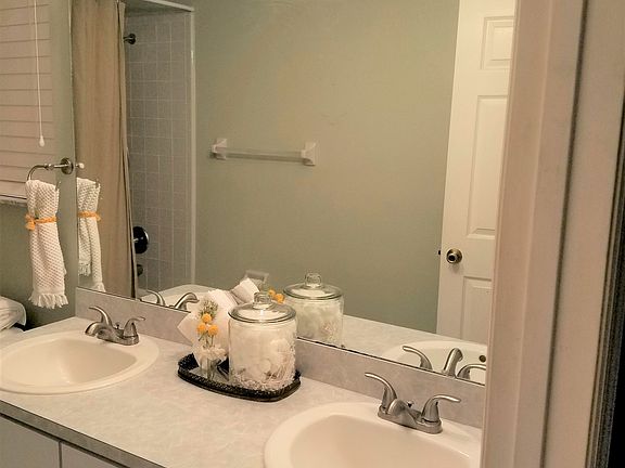 Master En-suite Bath