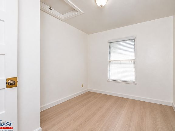 4th image of 355 N Autumn St APT 4