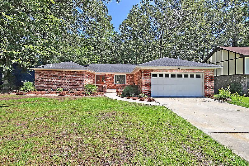 1st image of 111 Blue Heron Dr