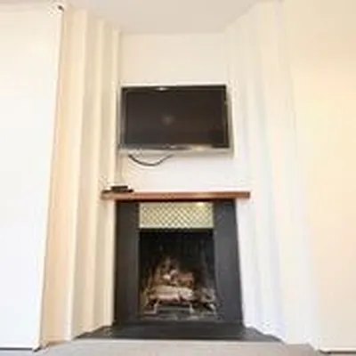 Rented by One New York Realty Inc | media 9