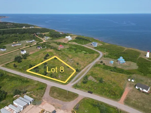 8 Harbour Rd, Stratford, PE C0A 1P0