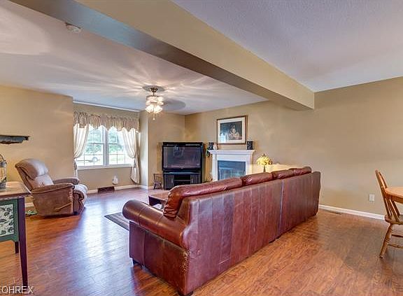 4th image of 723 Breezewood Ln