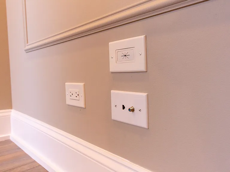 Pf-Arg, 2850 W Barry Series — Photo 28