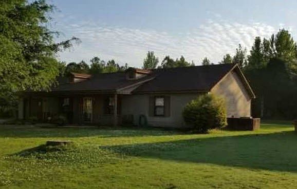 2nd image of 802 Canterbury Ave SW