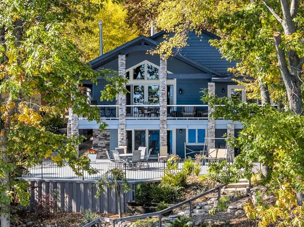 2307 Tecumseh Dr, Brooklyn, MI 49230