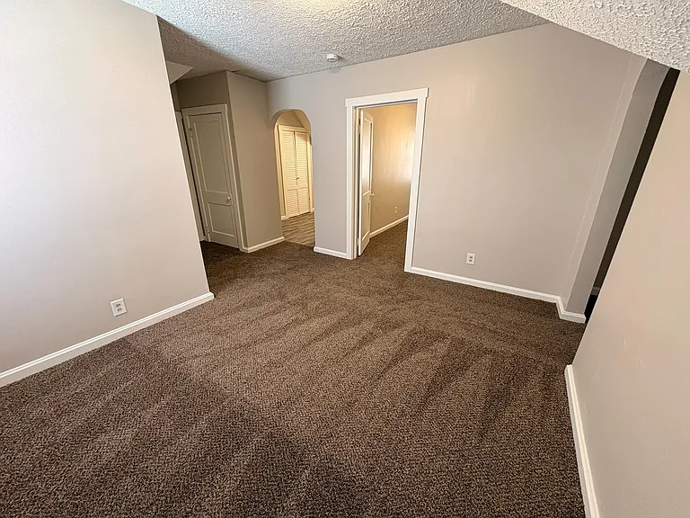 1033 E Mulberry St #B — Photo 13