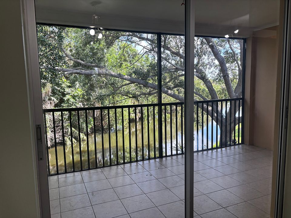 1st image of 741 Palm View Dr