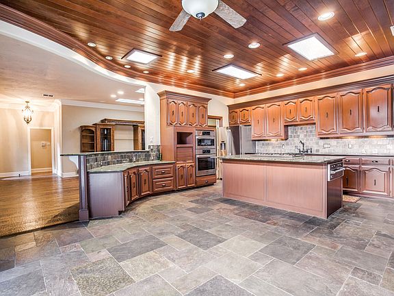1608-banbury-ln-carrollton-tx-High-Res-11.jpg