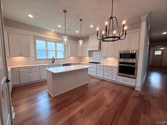 5th image of 318 Apple Orchard Ln